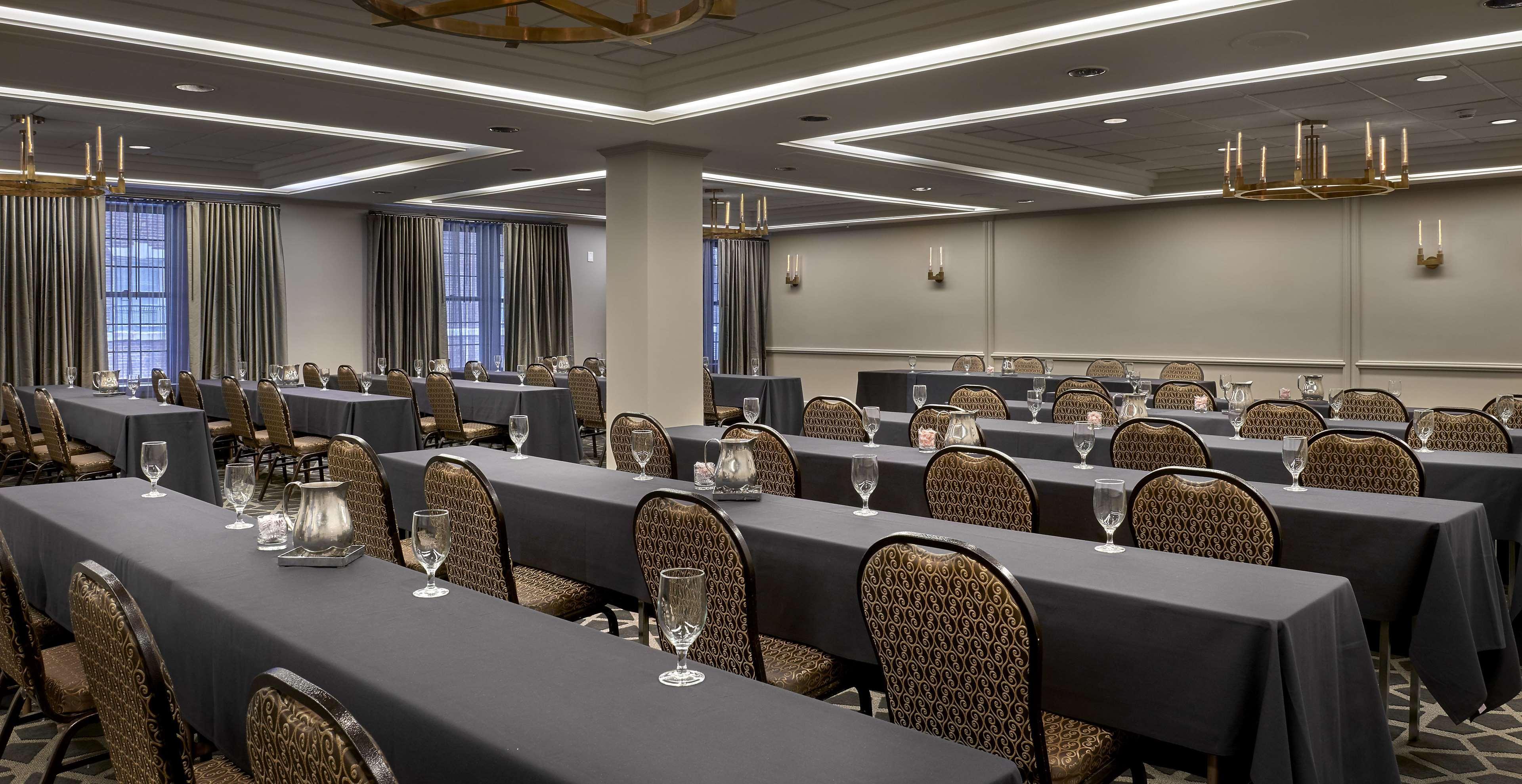Hotel Phillips Kansas City, Curio Collection By Hilton Extérieur photo